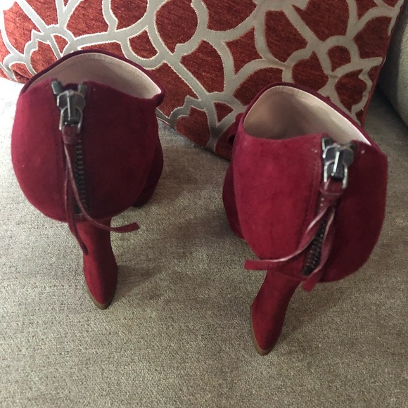 Gorgeous Miu Miu suede heels - Picture 2 of 3